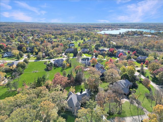 2041 Tremont Court, Libertyville, IL 60048