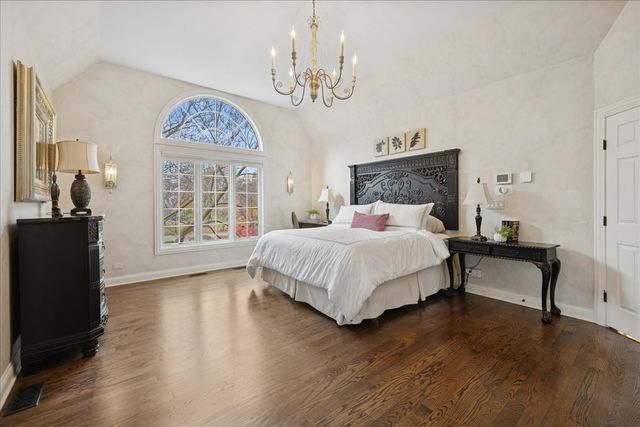 2041 Tremont Court, Libertyville, IL 60048