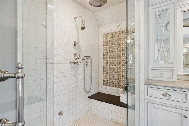 2041 Tremont Court, Libertyville, IL 60048