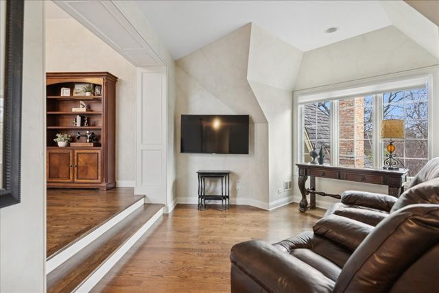 2041 Tremont Court, Libertyville, IL 60048