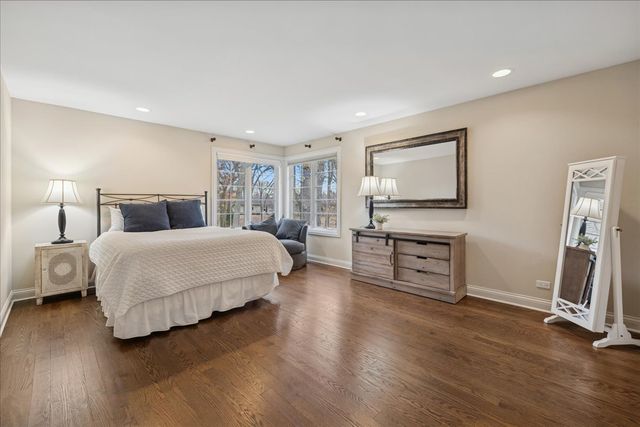 2041 Tremont Court, Libertyville, IL 60048