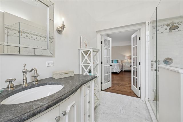 2041 Tremont Court, Libertyville, IL 60048