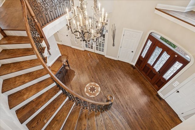 2041 Tremont Court, Libertyville, IL 60048