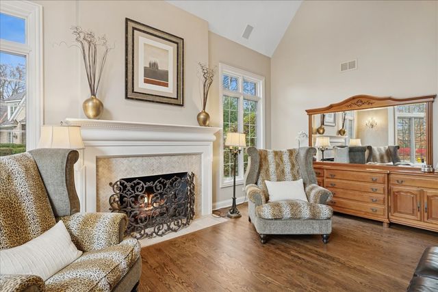 2041 Tremont Court, Libertyville, IL 60048