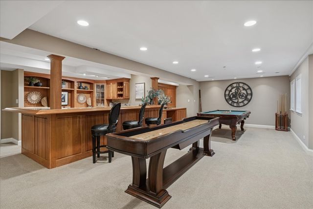 2041 Tremont Court, Libertyville, IL 60048