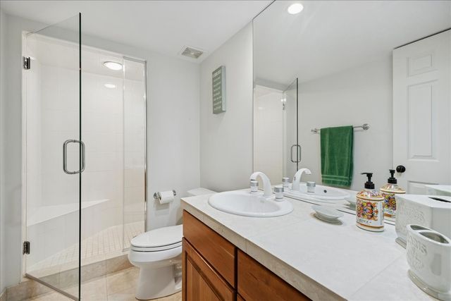 2041 Tremont Court, Libertyville, IL 60048