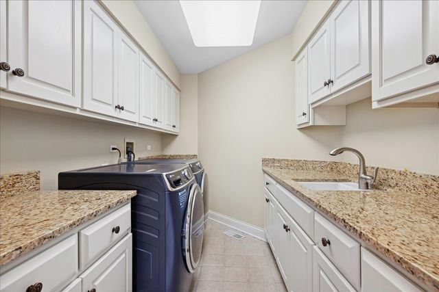 2041 Tremont Court, Libertyville, IL 60048