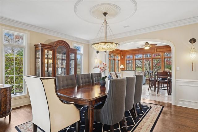 2041 Tremont Court, Libertyville, IL 60048