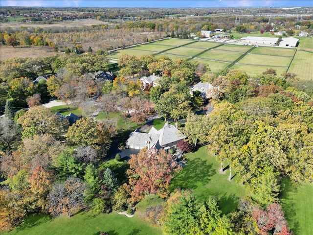 2041 Tremont Court, Libertyville, IL 60048