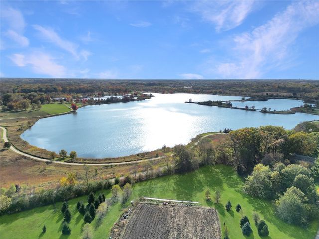 2041 Tremont Court, Libertyville, IL 60048