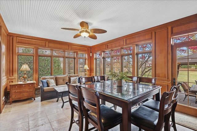 2041 Tremont Court, Libertyville, IL 60048