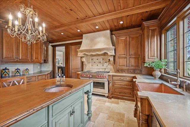 2041 Tremont Court, Libertyville, IL 60048