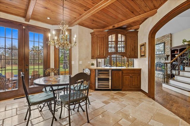 2041 Tremont Court, Libertyville, IL 60048