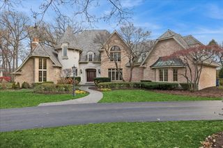 2041 Tremont Court, Libertyville, IL 60048