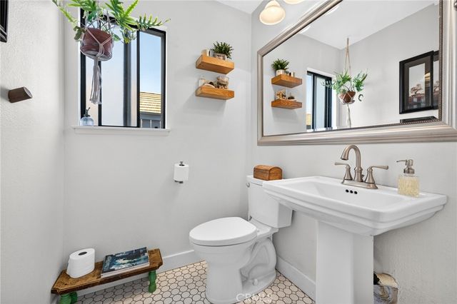 1754 Stratford, Redlands, CA 92374