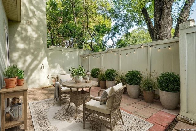 3102 Eisenhauer Rd Apt B20, San Antonio, TX 78209