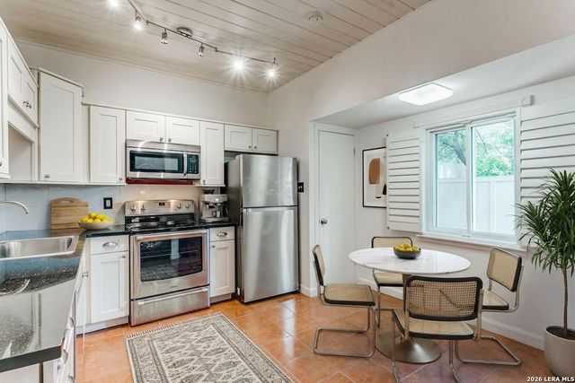 3102 Eisenhauer Rd Apt B20, San Antonio, TX 78209