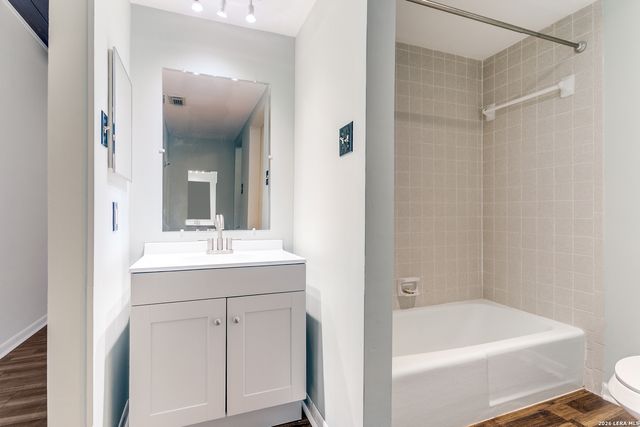 3102 Eisenhauer Rd Apt B20, San Antonio, TX 78209