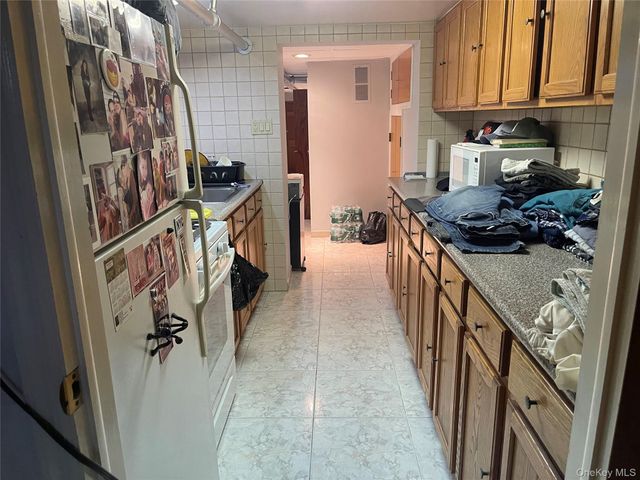 7736 76th Street, Glendale, NY 11385