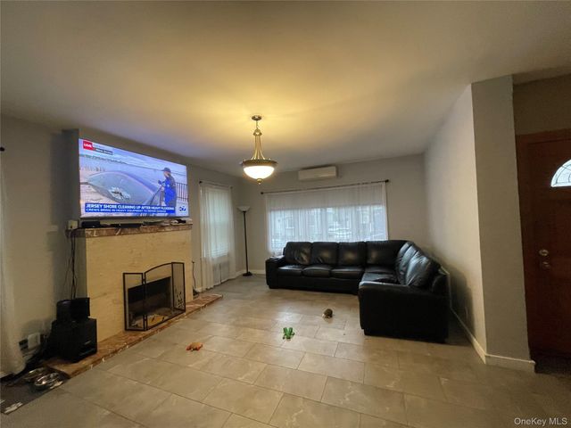7736 76th Street, Glendale, NY 11385
