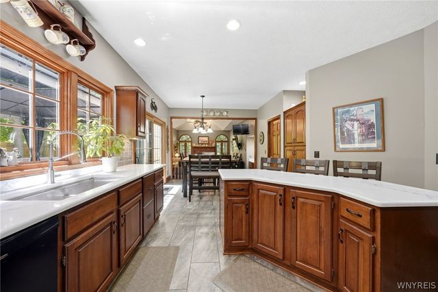 10585 Royal Oak Drive, Clarence, NY 14031