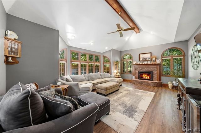 10585 Royal Oak Drive, Clarence, NY 14031