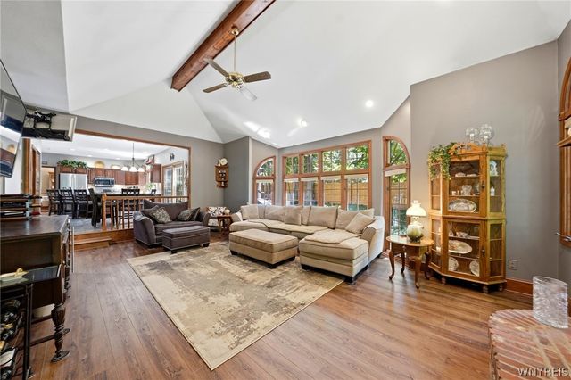 10585 Royal Oak Drive, Clarence, NY 14031