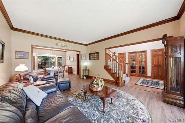 10585 Royal Oak Drive, Clarence, NY 14031