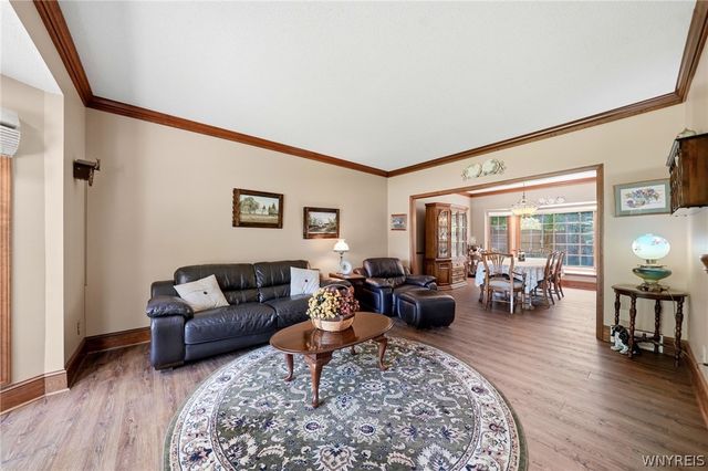 10585 Royal Oak Drive, Clarence, NY 14031