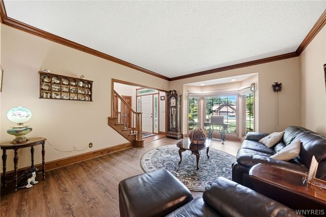 10585 Royal Oak Drive, Clarence, NY 14031