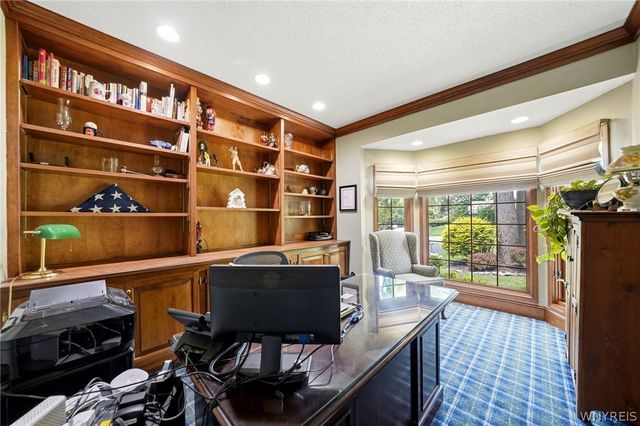 10585 Royal Oak Drive, Clarence, NY 14031