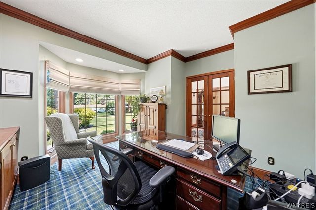 10585 Royal Oak Drive, Clarence, NY 14031
