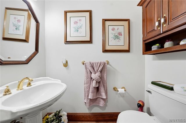 10585 Royal Oak Drive, Clarence, NY 14031