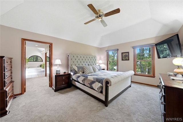 10585 Royal Oak Drive, Clarence, NY 14031