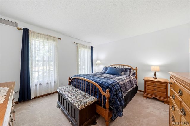 10585 Royal Oak Drive, Clarence, NY 14031