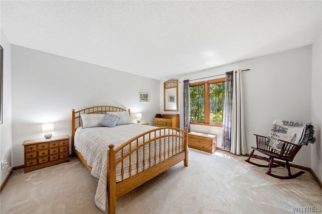 10585 Royal Oak Drive, Clarence, NY 14031