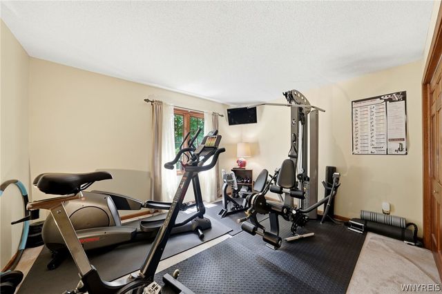 10585 Royal Oak Drive, Clarence, NY 14031