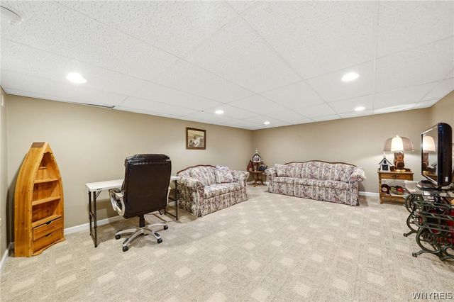10585 Royal Oak Drive, Clarence, NY 14031