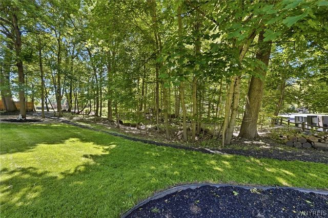10585 Royal Oak Drive, Clarence, NY 14031