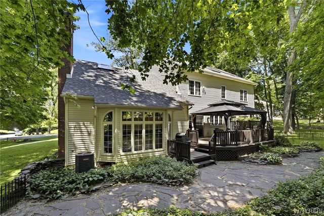 10585 Royal Oak Drive, Clarence, NY 14031