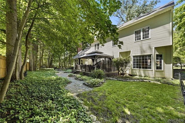 10585 Royal Oak Drive, Clarence, NY 14031