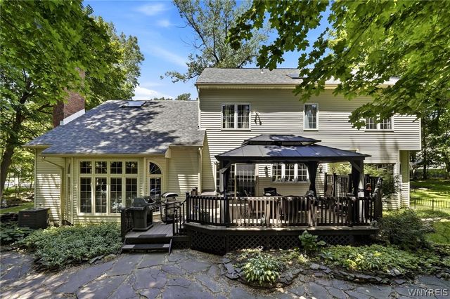 10585 Royal Oak Drive, Clarence, NY 14031