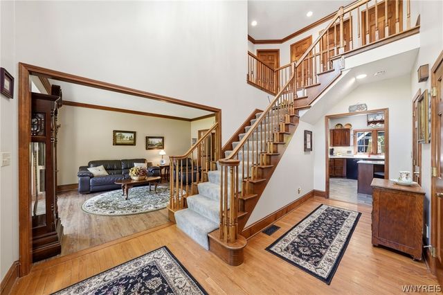 10585 Royal Oak Drive, Clarence, NY 14031