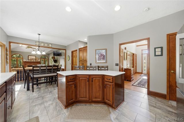 10585 Royal Oak Drive, Clarence, NY 14031