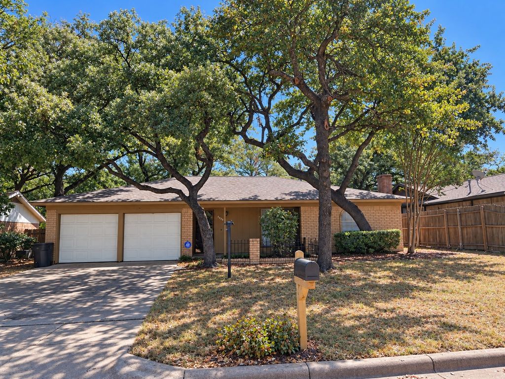 2809 Bent Tree Lane, Arlington, TX 76016 — exterior