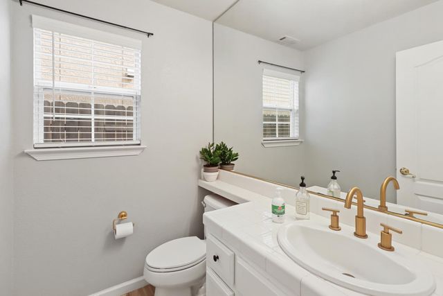 6008 Amir Ln, Carmichael, CA 95608