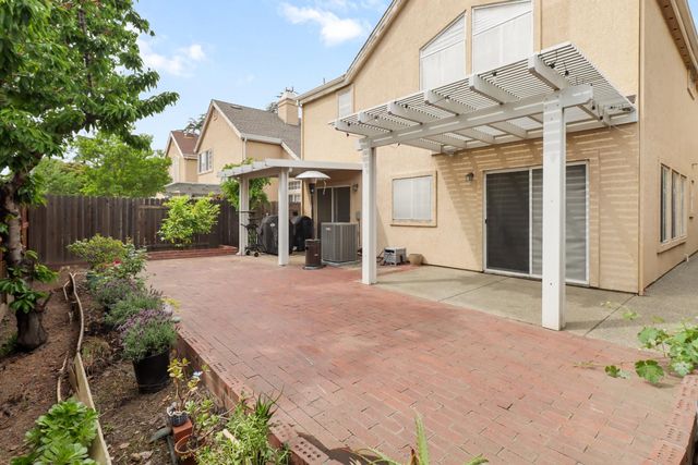 6008 Amir Ln, Carmichael, CA 95608