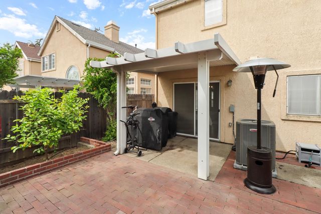 6008 Amir Ln, Carmichael, CA 95608