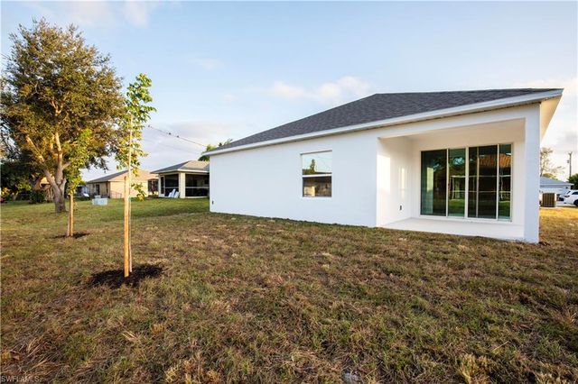 617 SE 3rd TER, Cape Coral, FL 33990