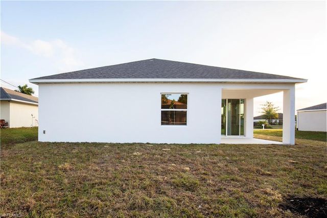 617 SE 3rd TER, Cape Coral, FL 33990